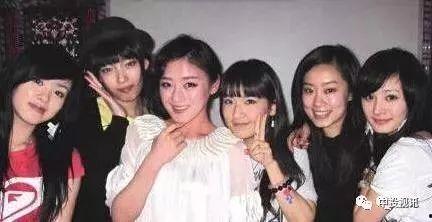 闺蜜进了娱乐圈吃瓜,娱乐圈吃瓜盛宴即将开启! 第2张 闺蜜进了娱乐圈吃瓜,娱乐圈吃瓜盛宴即将开启! 第2张