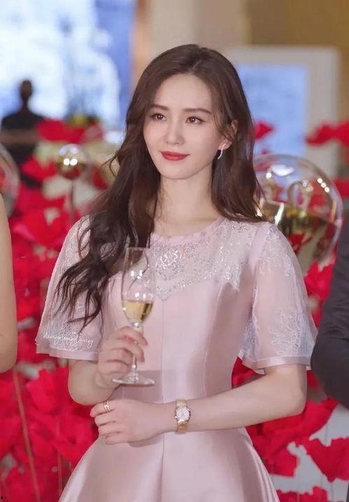 娱乐圈一线吃瓜选手是谁,揭秘幕后风云人物! 第2张 娱乐圈一线吃瓜选手是谁,揭秘幕后风云人物! 第2张